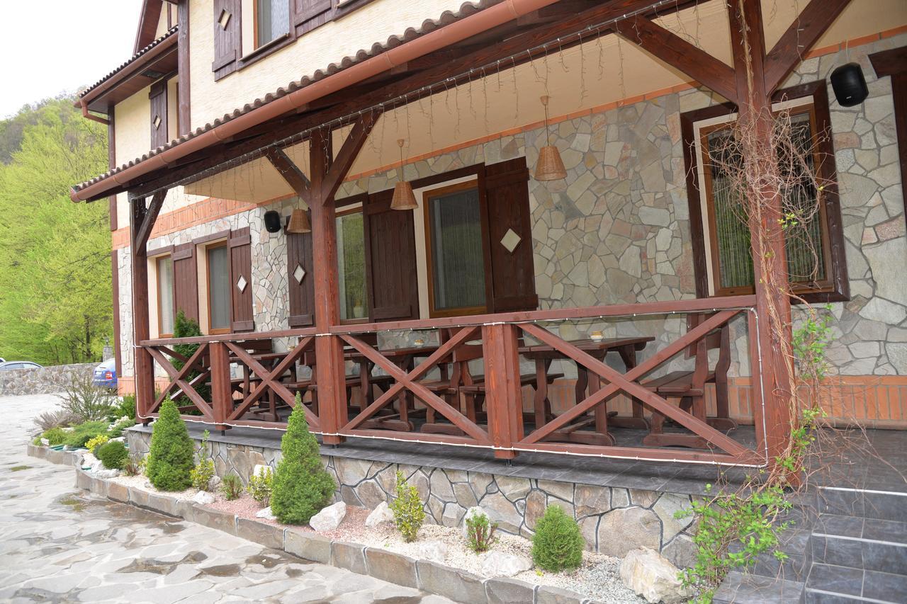 Syni Potoky Motel Svalyava Exterior photo